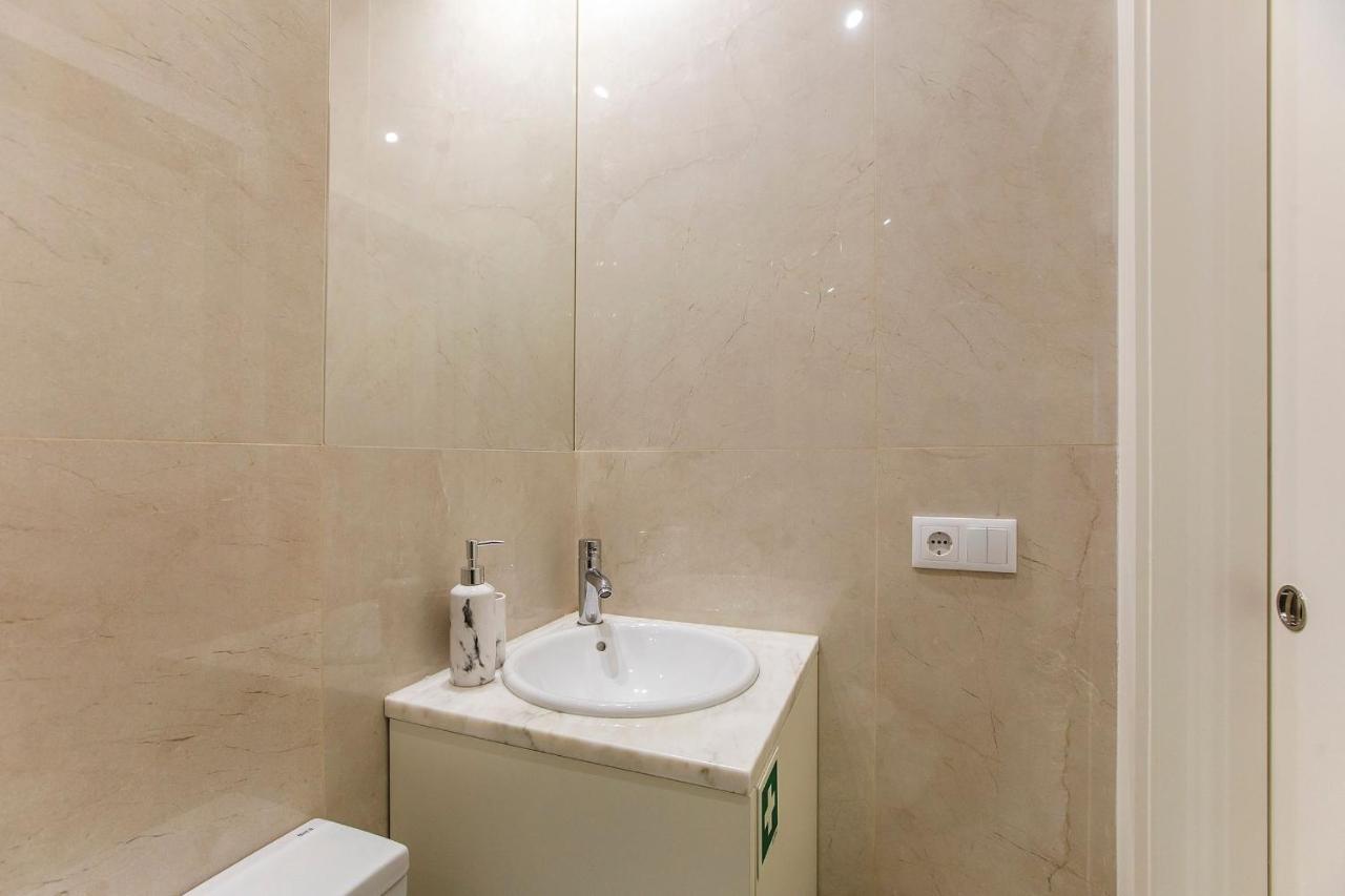 Lovelystay - Cozy 1Br In Santa Catarina W/ Balcony Porto Ngoại thất bức ảnh
